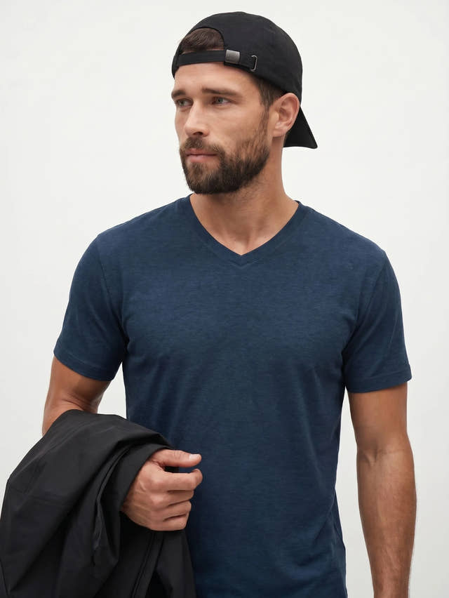 T-shirt col V performance AirPace™