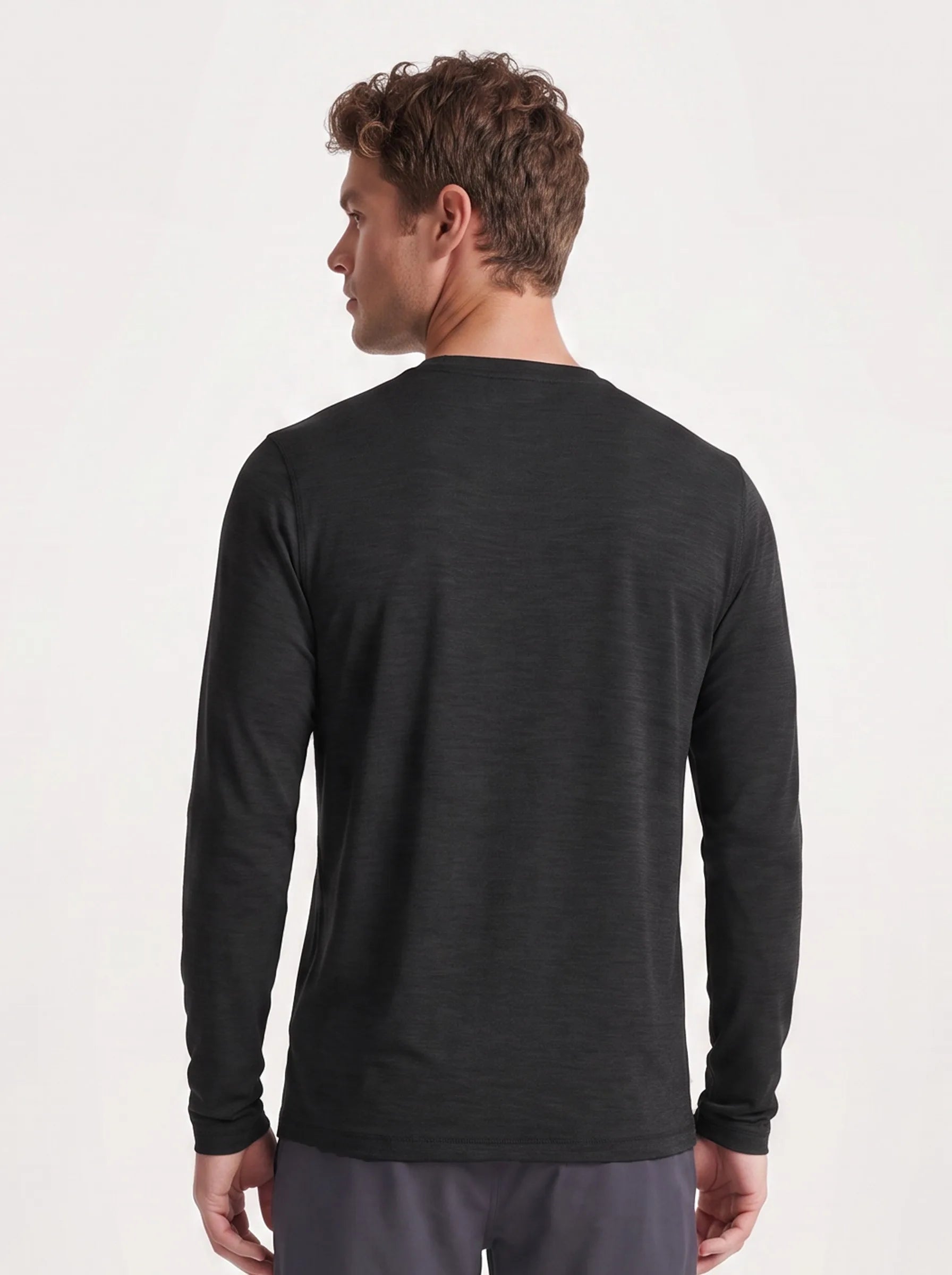 T-shirt de sport à manches longues col rond FlowBlend™