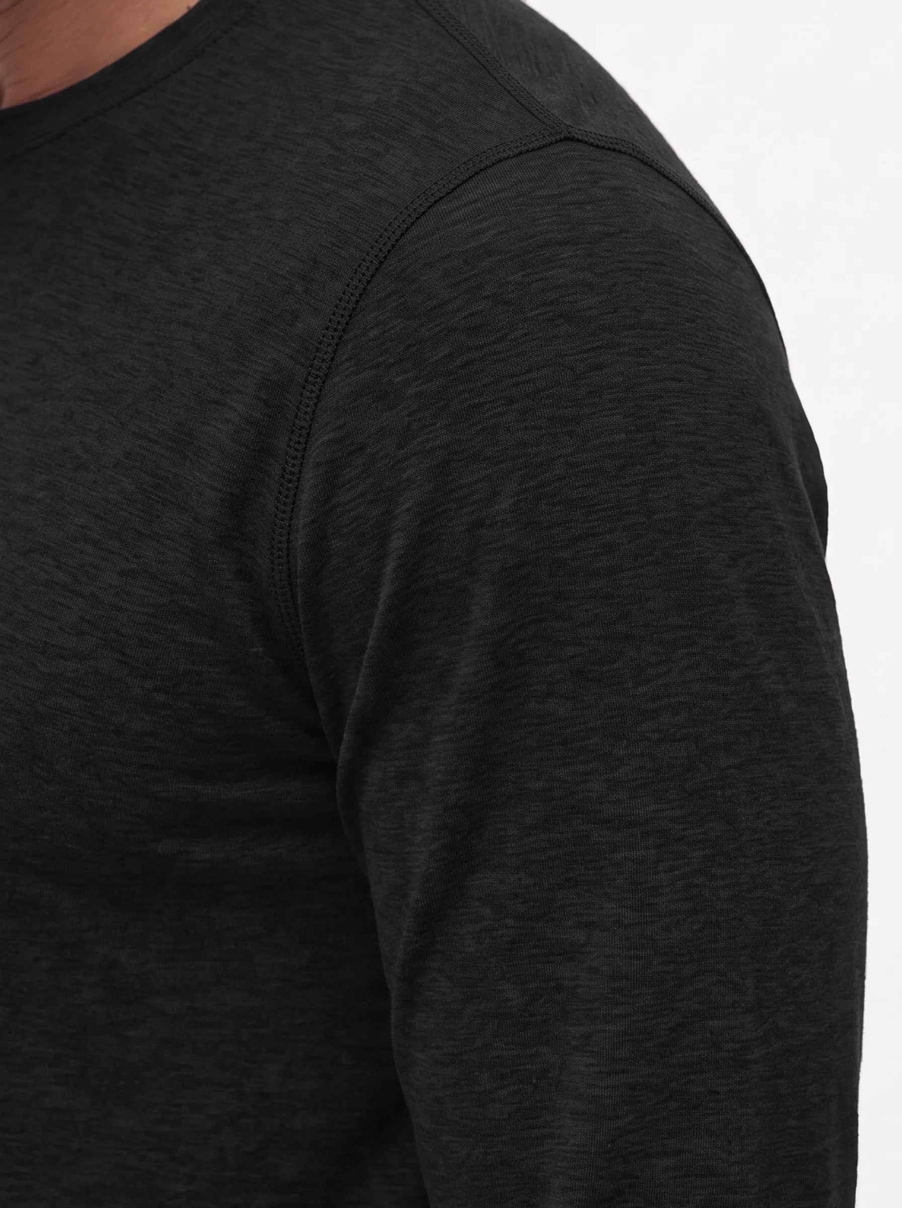 T-shirt de sport à manches longues col rond FlowBlend™