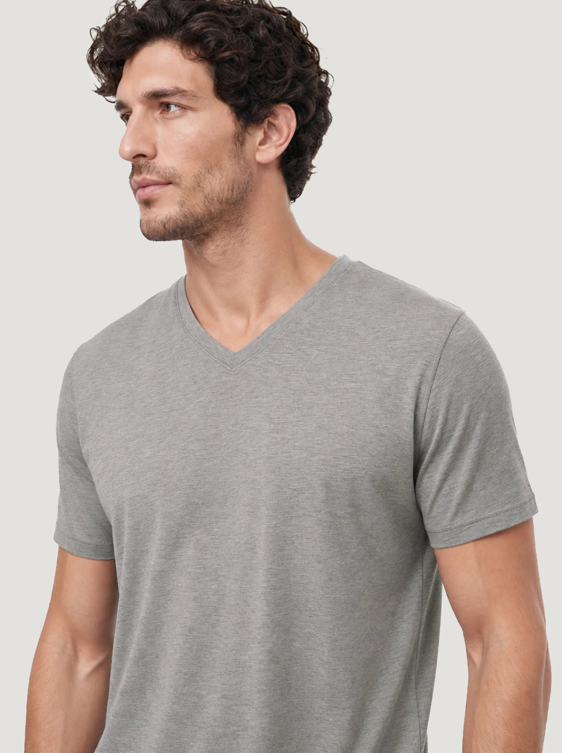 Camiseta de cuello de pico AirPace™ Performance