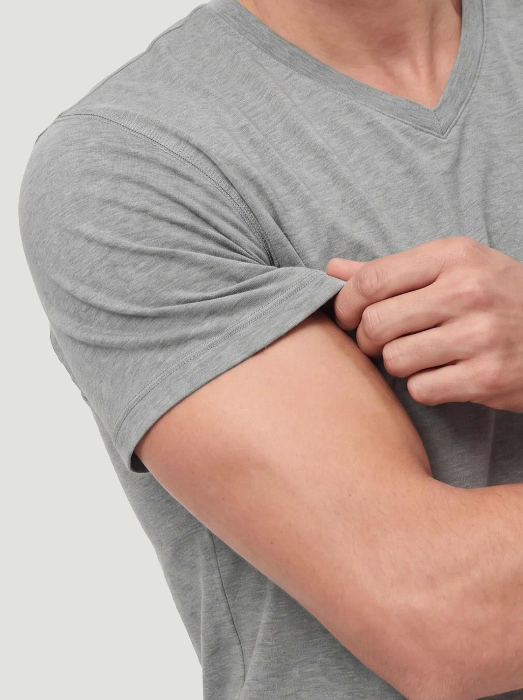 Camiseta de cuello de pico AirPace™ Performance