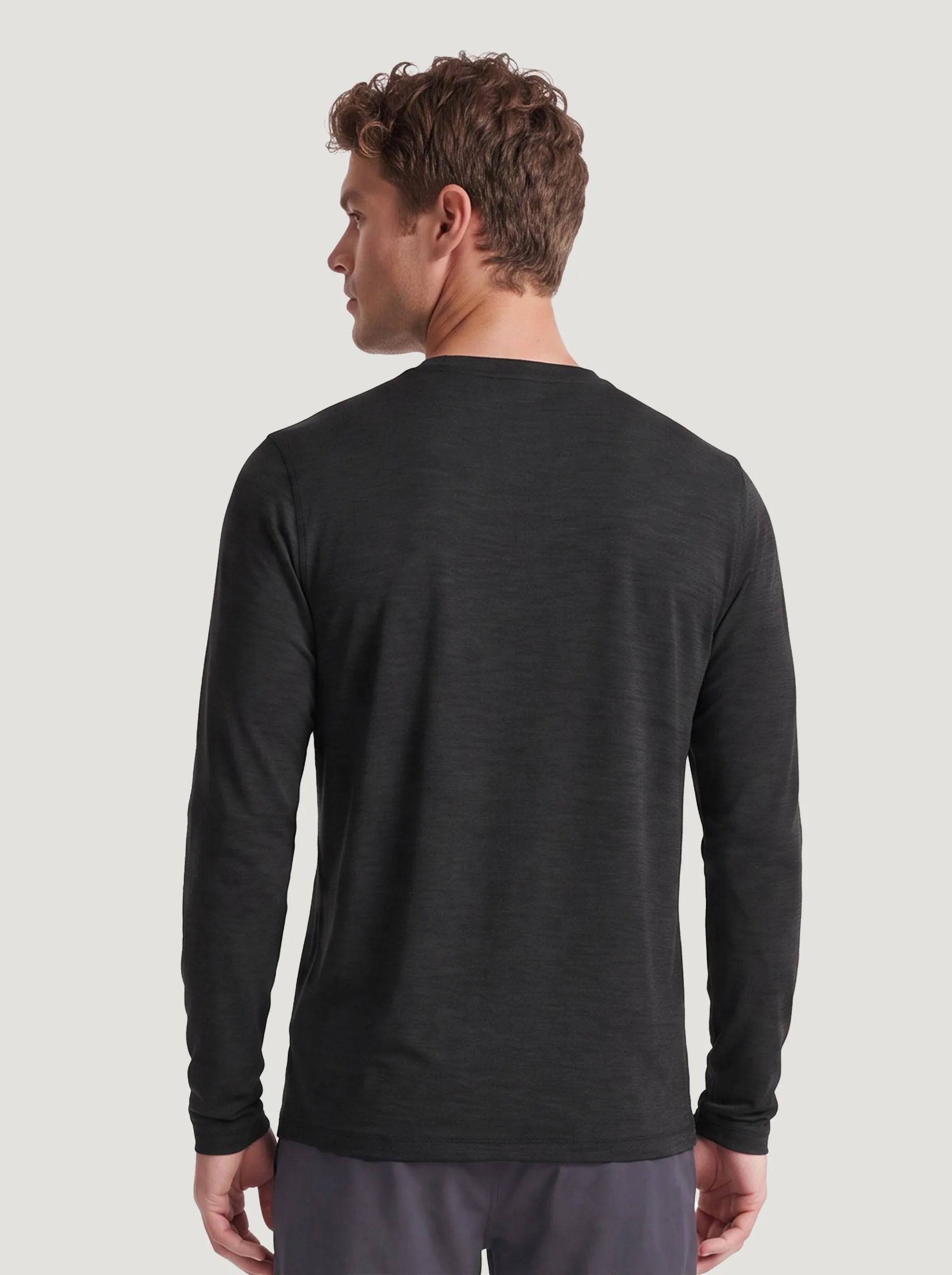 Camiseta de manga larga y cuello redondo FlowBlend™ Active
