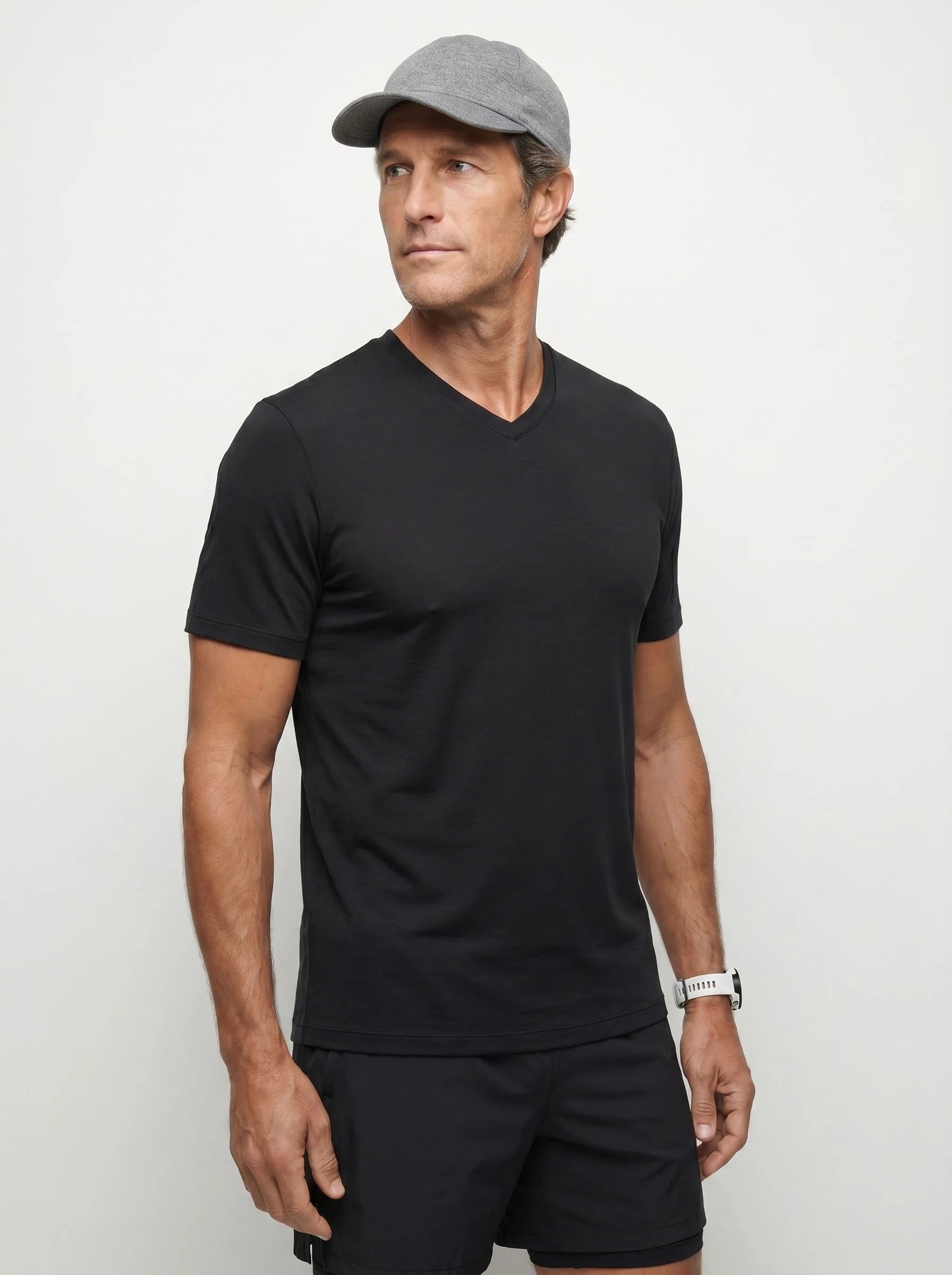 T-shirt con scollo a V AirPace™ Performance